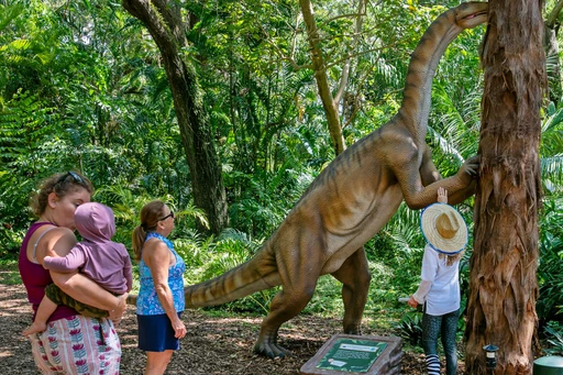 Step into the Jurassic Garden at Fairchild Tropical Botanic Garden! 🦕🌿🌺