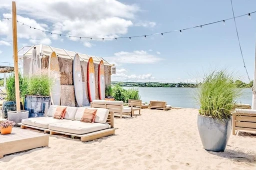Hamptons season is here, and where better to kick off summer than The Surf Lodge 🦪⛅️🦞
This Montauk hot spot has the best views, live music, and amazing hospitality!
Reservations are in high demand, but keep an eye out for openings.