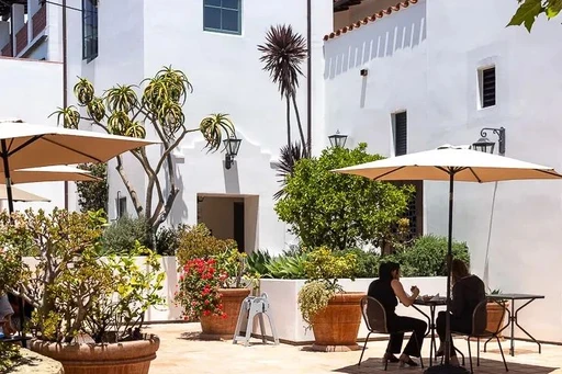 The best weekend trip from Los Angeles.
Whether you want to relax or explore California, there is an exciting weekend getaway from Los Angeles you can take.
Santa Barbara is first on the list of the best weekend trips from Los Angeles. This coastal city in Southern California is known for its sunny weather, sandy beaches, great shopping, and luxury hotels. There are excellent restaurants and lots of wine tasting here, too.
There’s plenty to do in downtown Santa Barbara in a weekend. The seafood on Stearns Wharf, the tasting rooms along the Urban Wine Trail, the colorful murals in the Funk Zone, the food stalls in the Santa Barbara Public Market, and the great boutiques on State Street are just a few of the highlights.
And that’s to say nothing of the amazing beaches, museums and cultural sites like the historic mission, cycle routes along the waterfront, and Channel Islands National Park. If you like the water, you can go parasailing, surfing, kayaking, sailing, or stand-up paddle boarding, too.
If all that appeals, it’s easy to get to Santa Barbara from Los Angeles. The drive takes around 1 hour and 45 minutes (depending where you start from and what traffic is like), putting it firmly in road trip distance. If you don’t want to drive, the Amtrak Pacific Surfliner train goes right downtown. The 2.5-hour journey has views along the Pacific Ocean
