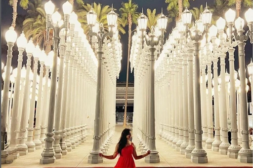 Discover the Urban Light exhibit at LACMA - A dazzling urban masterpiece! ✨