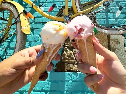 🌟 Discover Delicious Churros and Ice Cream at Scoop N’ Buns in DFW! 🍦🍩