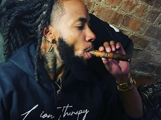 Such a beautiful spot in Fort Worth! ✨
West Jax Cigars & Spirits is a Black-owned cigar lounge in Fort Worth with a modern luxury interior and all the vibes! Besides being beautiful inside, this is the perfect go-to spot when you’re out that way! 🍸
If you live in Fort Worth and want to meet new people, this is the perfect place to do so. They also throw fun events, like karaoke, trivia, game nights, etc. and they have live music on the weekends! 🎶