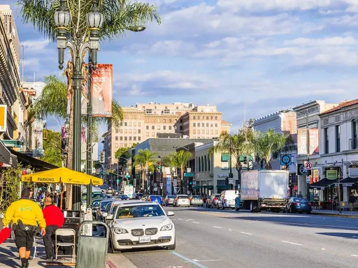 Explore the Charm of Old Pasadena: A Walkable Delight!