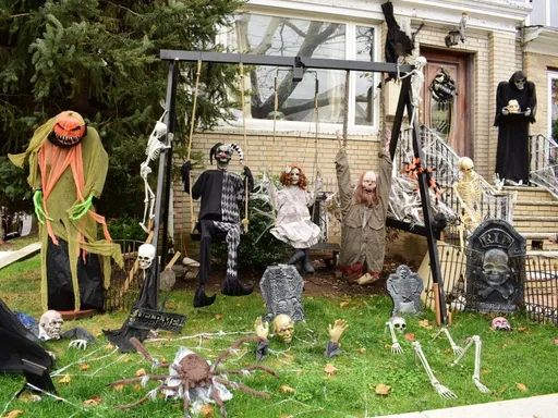 Check Out This Amazing Halloween House in Dyker Heights!