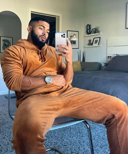 chilling at home....#LIT🔥 51YR OLD BLACK MAN!!!looking for a fine 18-45 yr old freak!!!