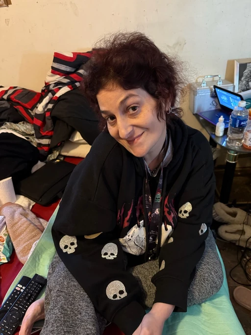 hey Brenda here age 49 looking for a new male friend to get to know better loves music and watching DVDs TV and talking on the phone..going to mall too.