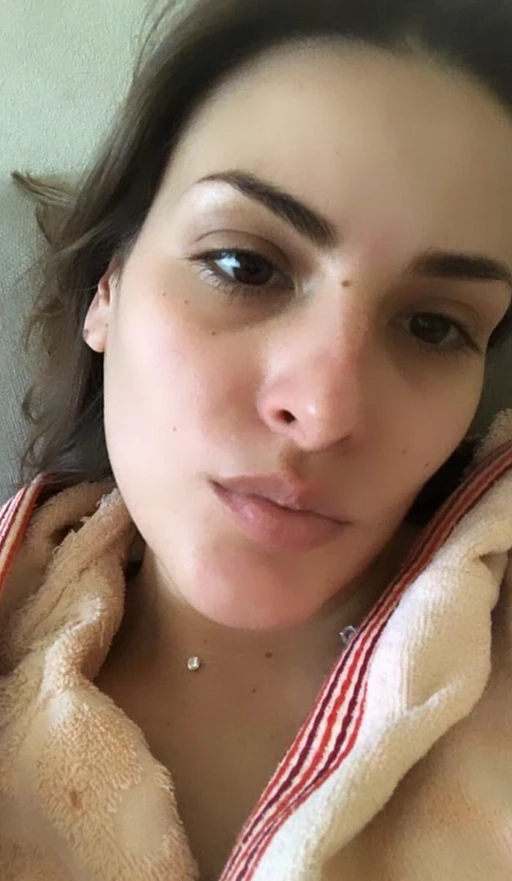 It feels like everyone’s trying so hard to look a certain way these days… but do you find natural beauty more attractive?