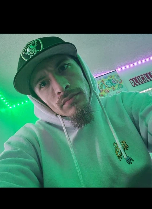sneaky link? boots call? wanna chill? hmu. can't sleep