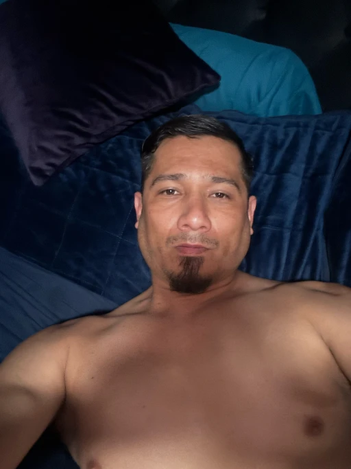 What’s up? How’s all my beautiful ladies doing out there looking for someone to chill. Have a good time with anybody