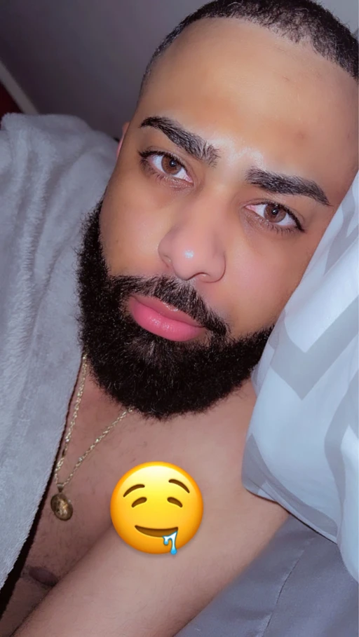 I’m bored🙃 Who wanna go for a walk and eat ice cream 🍨😋 with me today?