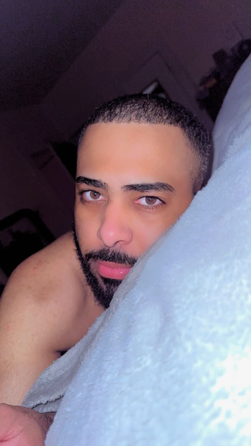 I’m single no kids and I live alone… I’m looking for a serious relationship! 😌😍