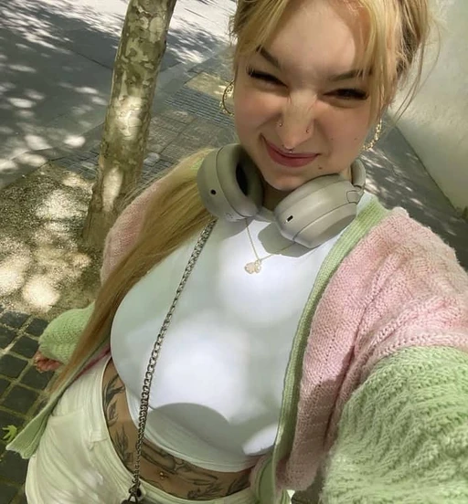 rate me from 1 to 10💝💕🥰