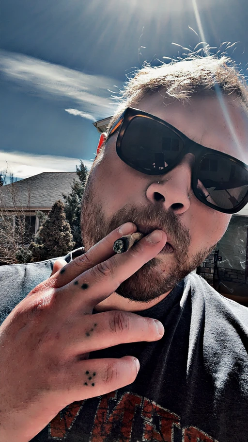 Anyone in Arvada co and wants to hang, hit me up 😶‍🌫️