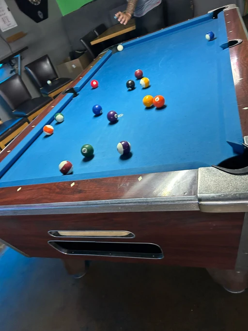 Good spirit bar new bartender she cool af