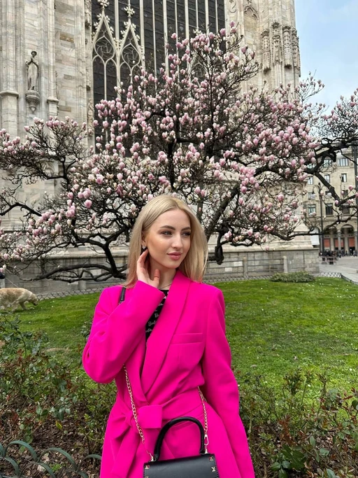 she just loved pink....do you think it suits me?)