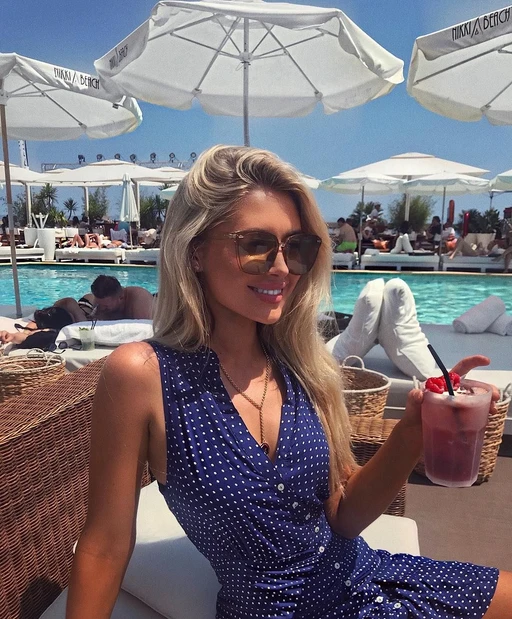 Just here to see who actually knows how to hold a conversation 😉
I’m someone who laughs easily, loves deep chats, and thinks “what are you passionate about?” is a better question than “what do you do.”

If you’re kind, funny, and can go beyond small talk… say hi.
Bonus points if you love dogs, coffee, or random late-night ideas 🐾☕✨