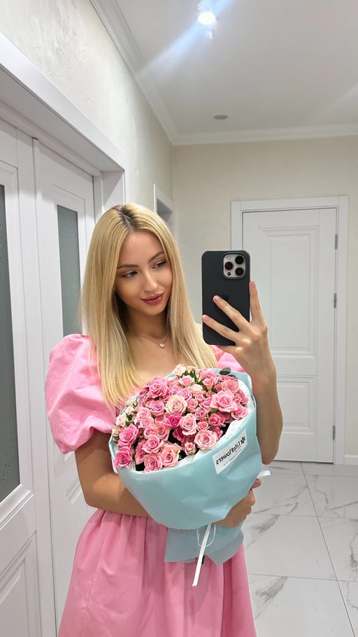 Flowers in hand, chaos in mind 🧠💐