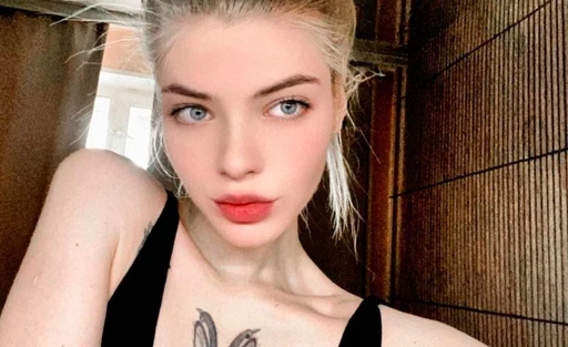 Hi 👋 just here to steal your attention 💘