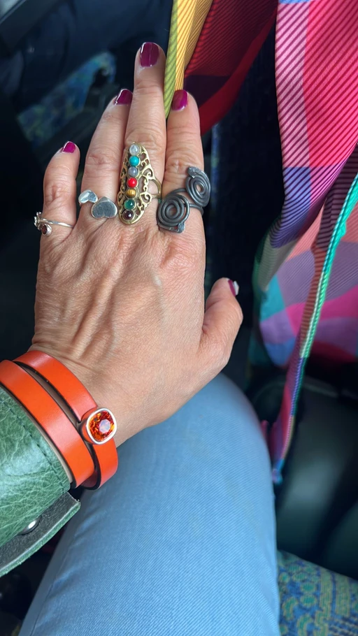 Which girl says no to those accessories