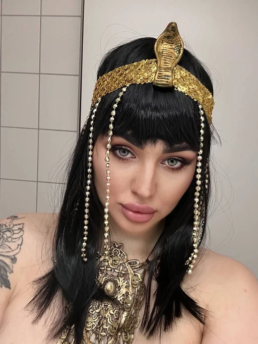 There was nothing to do. I decided to create a new look for myself. You obviously didn't expect to see Cleopatra here in 😊😂