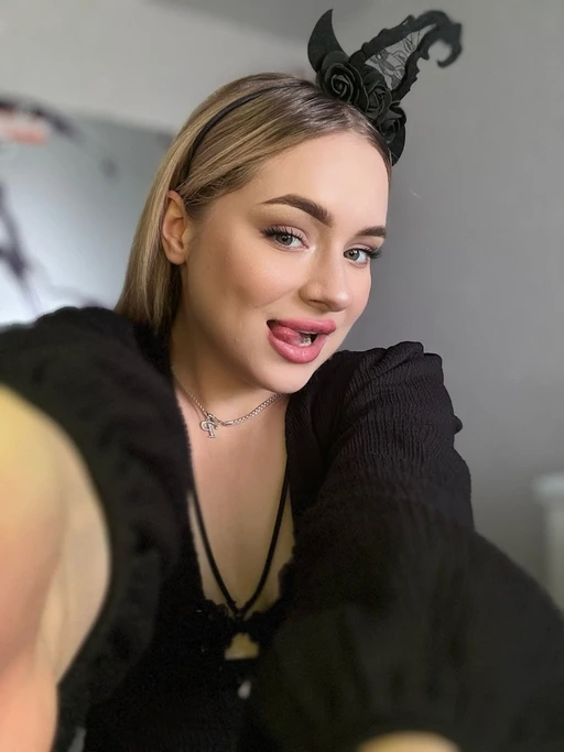 Careful… I might just cast a spell on you tonight 😈🖤✨
