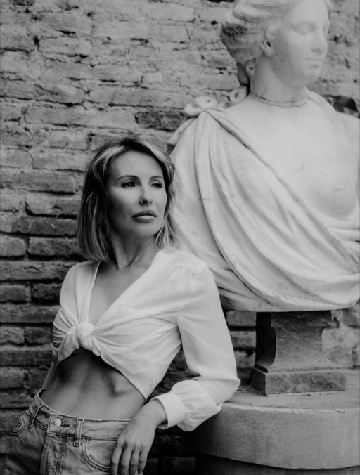 Who could paint a black and white life?