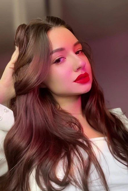 I tried bright lipstick, I don't think it suits me..