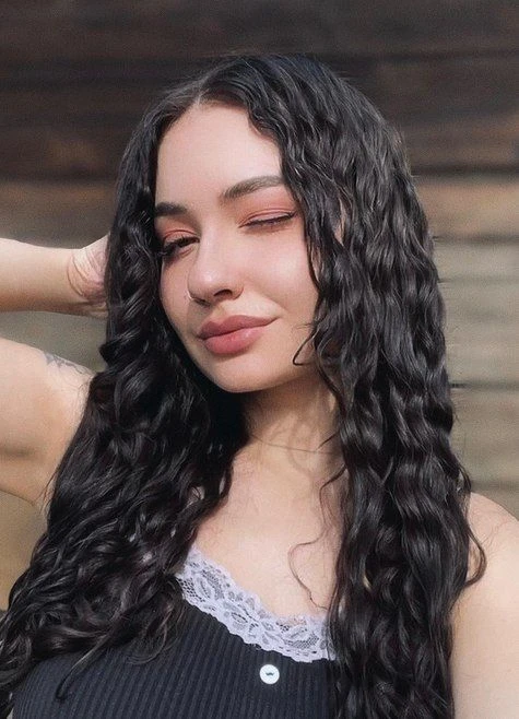 I tried a new makeup, I think I look sexier with it, what do you think?