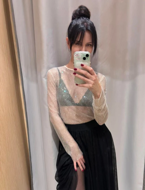 Do you often take pictures of your reflection in the mirror?🙈