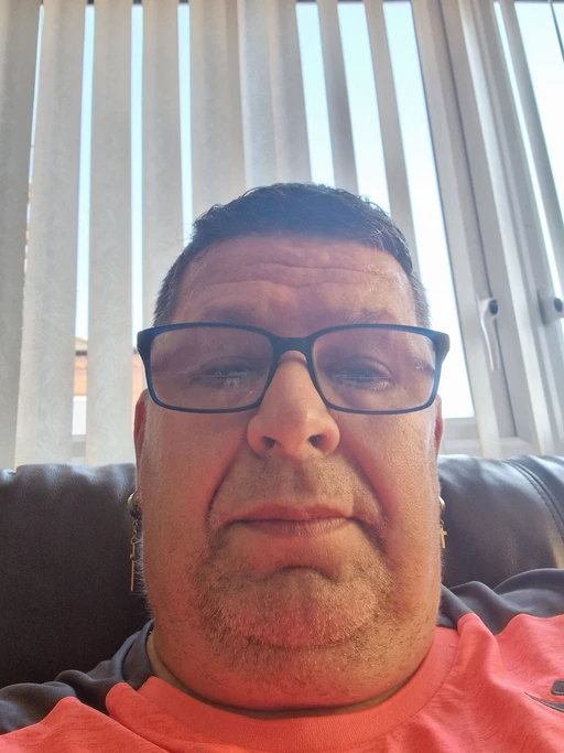 I am from Belfast i.am looking forward for a new relationship i do not like being single