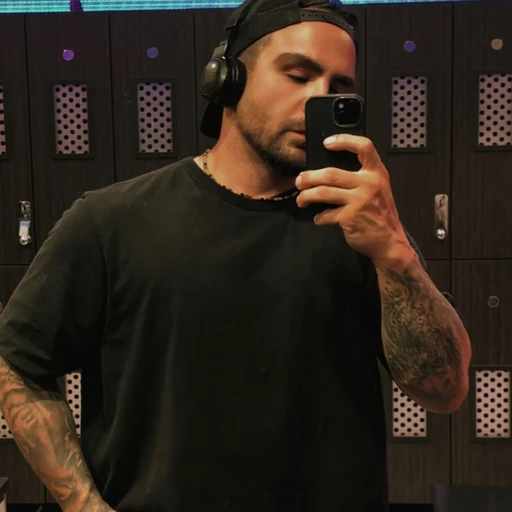 La F😎 pm me