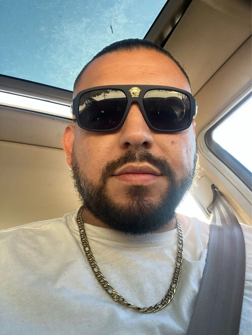 I want a Latina in Van Nuys to pick me up