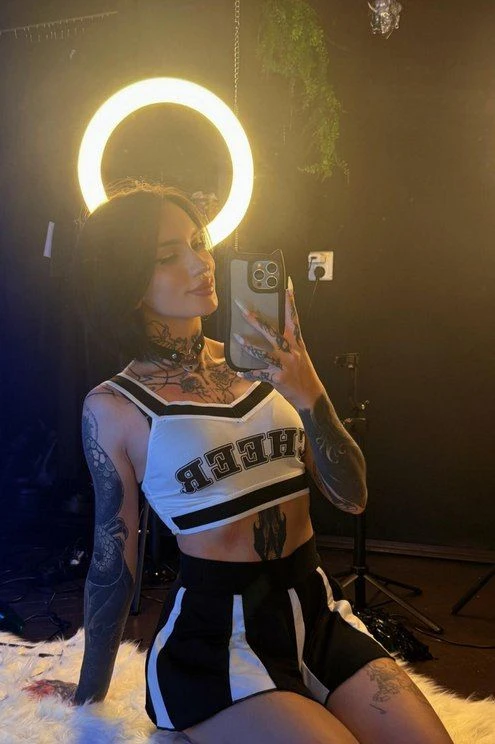 That outfit makes me look like a fan of yours)