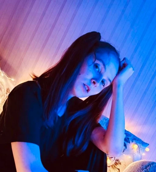 I'm bored, who wants to make me happy ?
