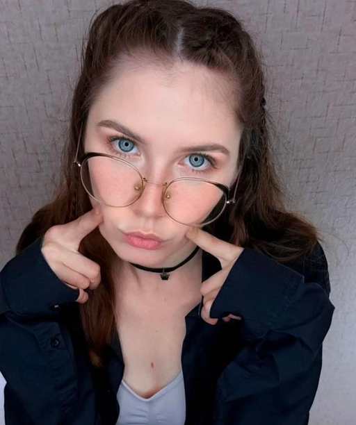 am i a cutie? ><