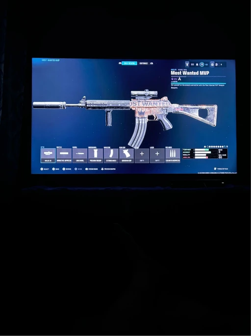 About to hop online & play call of duty warzone hmu if you play & have a mic