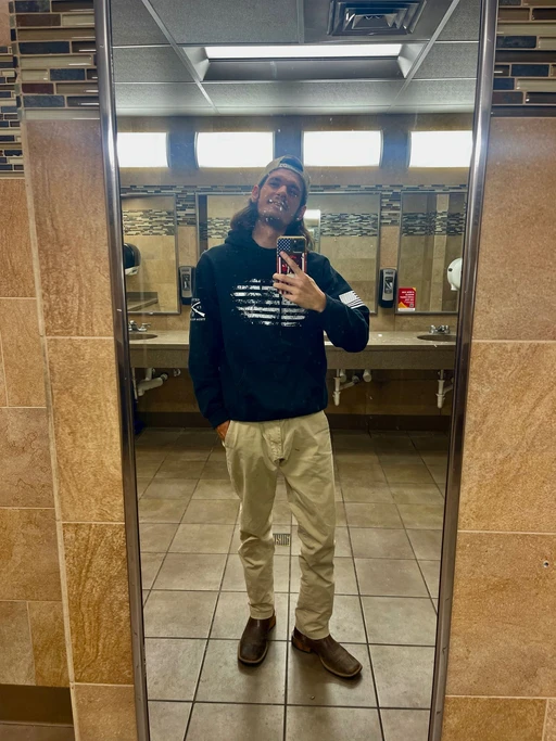 Hey yall I’m recently new on this app how are yall doing I’m a single man