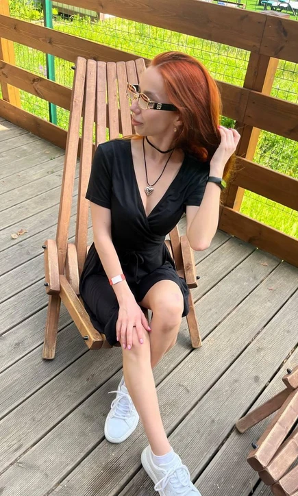 I'm sitting on a chair in the middle of nature 🌿 and thinking: I wonder what was the first thing that caught your eye?