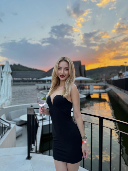 All black, sky high, and ready to take on the day. Do you like a woman who knows where sheβs going?