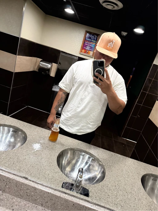 That's me, I'm looking for a beautiful girl who wants to be with me