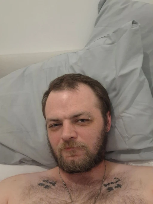 Tired and warm... 😴😴😪🥵🥵