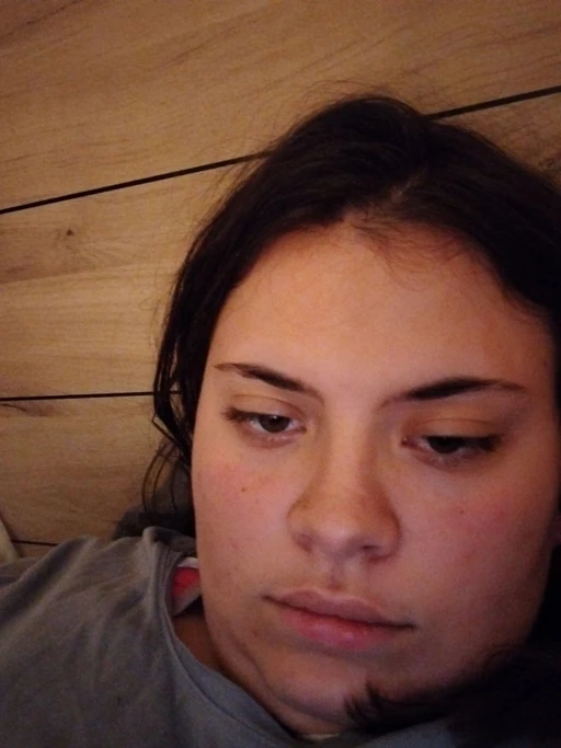 Bonjour je m'appelle clara j'adore la musique k pop la Corée du Sud en général