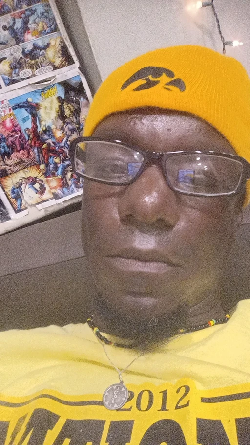 this is Calvin Edwards and mufasa is my stage name I produced beats dj write lyrics and freestyle