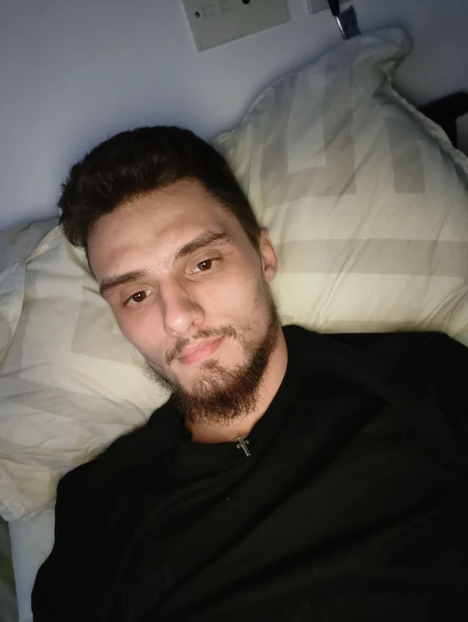just bored someone message me