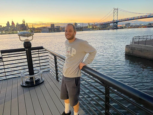 I’m 32 and single. Looking for a beautiful single women to meet for coffee. I love doing photography walks. Enjoy exploring the city and out of the city. Creative in the bed and creative out of the bed.