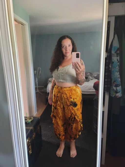 Looking for a female to chat with in Ontario Canada. I am poly and have been with my fiance for 8 years. looking to make new connections and possibly someone to become our third. We live a simple hobby farm life in the middle of no where lmao.