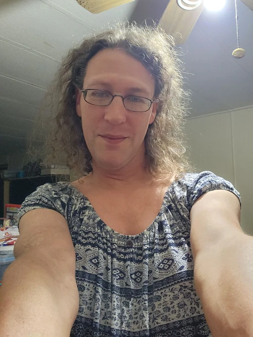 sometimes life sucks, and not in. a fun way. im too young to retire, to old to be a sugarbaby, to masculine for those that want someone girly, too girly for those that want someone butch, stuck in the middle of being the best of both worlds, but that seems to scare everyone off.