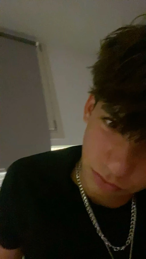 Any girls want me? Dm me.