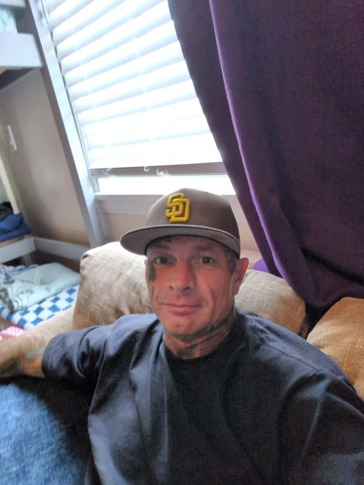 originally from Long Beach CA moved here to Vista to attend Palomar college and looking for some new friends.😁