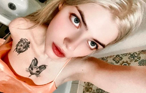 I might steal your attention… and maybe your heart 💘